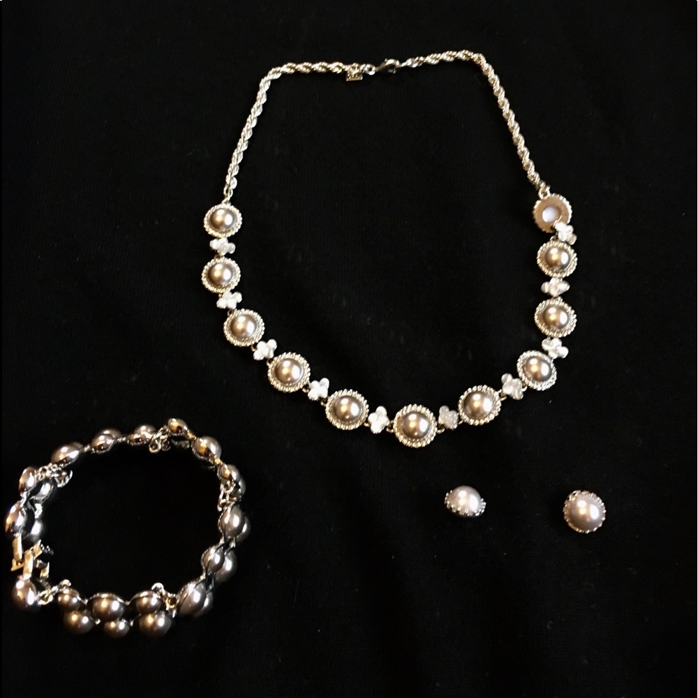 Vintage silver necklace, bracelet & earrings set.